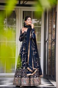 Ensemble coordonné trois pièces de luxe élégant, confectionné en tissu imitation georgette avec des broderies complexes et des sequins pour femmes - Product Image 3