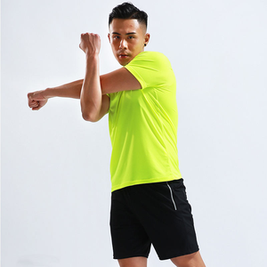 Venta al por mayor transpirable gimnasio desgaste logo nueva llegada ropa deportiva hombres conjunto corto chándal - Product Image 4