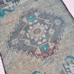 Alfombra Turca, Alfombra Vintage de 1.4x2.1 pies, Alfombra de Lana con Rayas Azules - Product Image 3