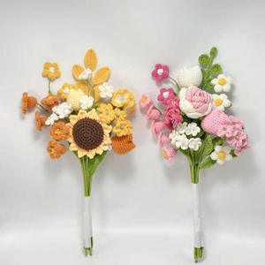 Ramo de Girasoles y Tulipanes Tejido a Mano con Ganchillo, Regalo para el Día del Maestro, para Novias y Enamorados - Product Image 1