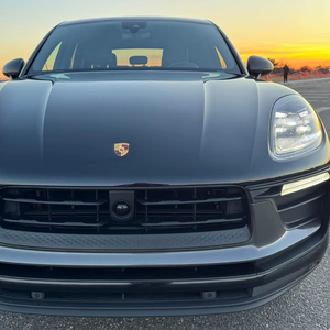 Porsche Macan T 2.0L Turbo 4 cylindres d'occasion propre, modèle 2023 - Product Image 1