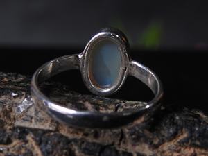Bague de mariage australienne en opale multi-feu - Argent - Pierre de naissance d'octobre - Opale solide - 10x6mm - Taille US 7 - Fabrication artisanale classique à griffes - Product Image 6