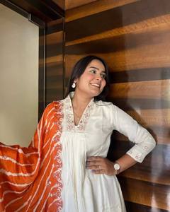 Costumes Salwar en soie Chanderi de designer indien pakistanais avec plusieurs fils avec kurti blanc Tenue de fête de mariage décontractée Costume Salwar - Product Image 2