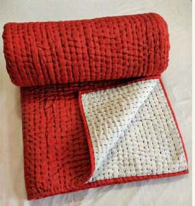 Ensemble de couette réversible moderne en coton 100% écologique, imprimé floral Kantha rouge uni, cousu à la main, pour toute la saison, pour la maison, le mariage, le lit - Product Image 1