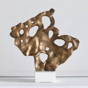 Escultura de Andrómeda Cian O Andrómeda por Cyan Design. Es un diseño de mesa con una forma abstracta y está hecho de plata. - Product Image 5