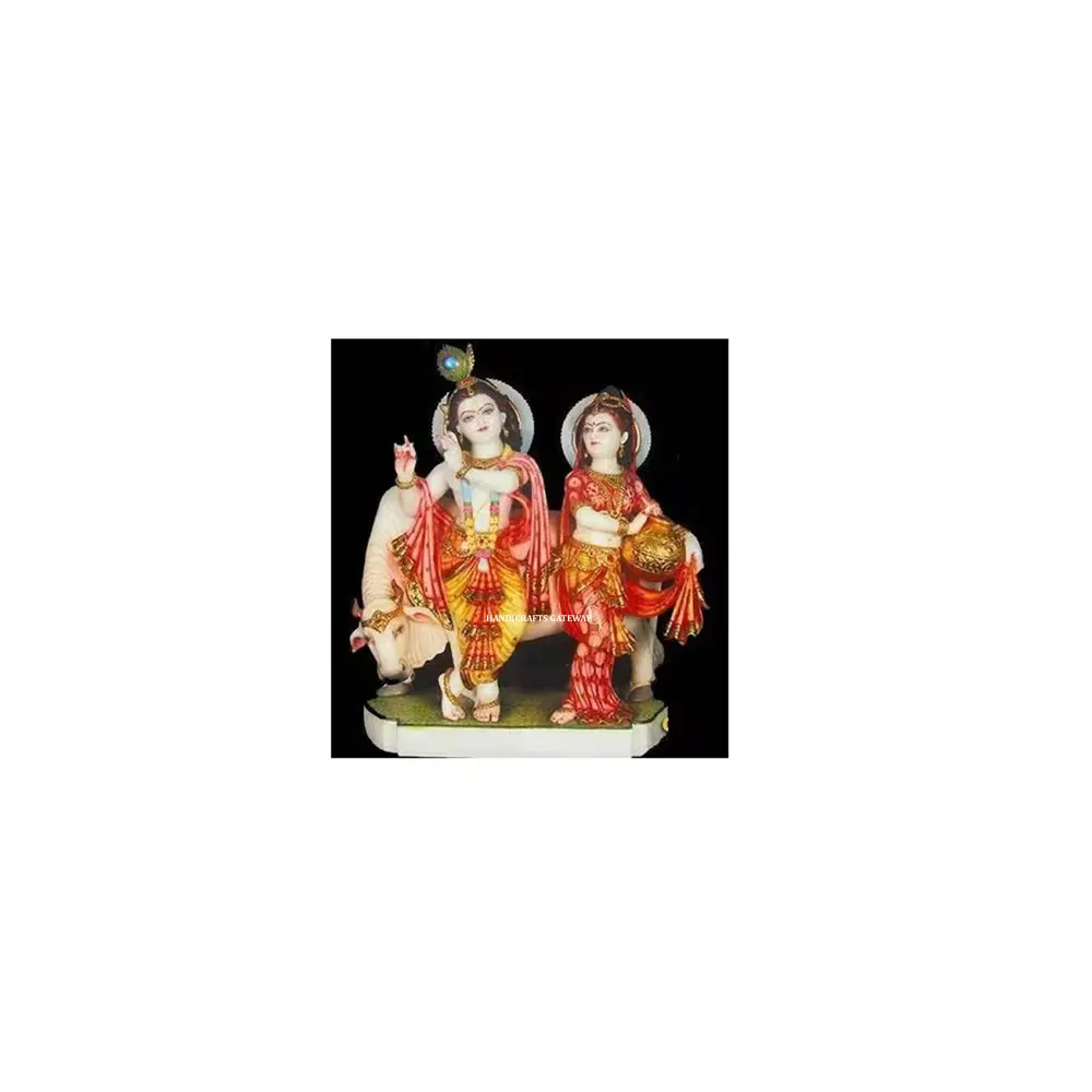 Statua di Radha Krishna dipinta colorata in marmo indiano Albaster accanto alla mucca con statua del signore ampiamente perfetta