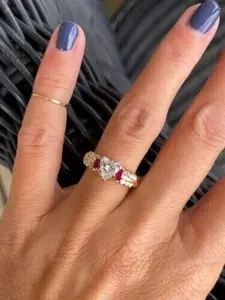 Bague de fiançailles et de mariage élégante pour femme en argent sterling 925 plaqué platine, avec moissanite taille cœur, accessoire de joaillerie époustouflant - Product Image 4