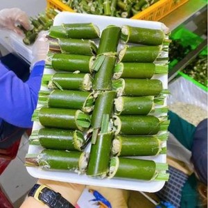 Rollos de Bambú al Vapor con Relleno a Base de Plantas, Comida Vegetariana Asiática Auténtica - Product Image 3