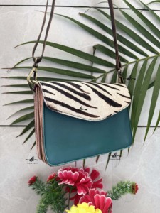 Bolso de cuero reciclado para mujer, bandolera con patrón occidental de piel de animal colorido, bolso multicolor, multiusos, novedad - Product Image 2