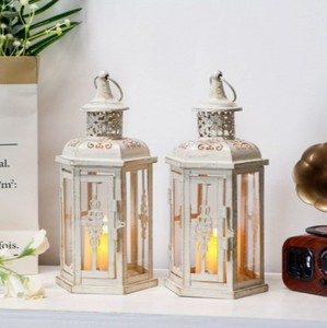 Elegante Juego de Faroles de Metal Blanco con Paneles de Vidrio Transparente, Diseño Vintage Calado, Brillo Cálido para Decoración Festiva del Hogar - Product Image 1