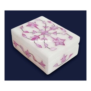 Coffrets cadeaux incrustés de marbre rose pour bébé Coffrets à bijoux en marbre incrusté de perles rose serpillière design floral pour cadeau d'affaires et décoration - Product Image 1