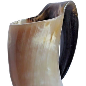 Chope à vin en corne viking de luxe artisanale, écologique, en corne naturelle, avec logo personnalisé pour bar et usage domestique - Product Image 1