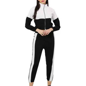 Chándal negro clásico con cintura elástica y diseño de dibujo Ropa deportiva cómoda y de moda - Product Image 1