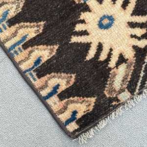 Petit tapis vintage de 1,7 x 3,1 pieds, tapis turc oriental brun - Product Image 4