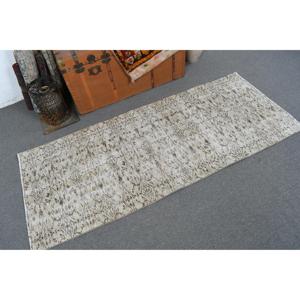 Tapis turc vintage écologique, 2,6 x 6,3 pieds (79 x 192 cm), gris, patchwork, en laine, avec envers en latex - Product Image 1