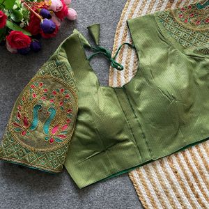 ผ้าไหม Banarasi Jecquard คอลเล็คชั่นแบบพรีเมียมพร้อมด้วยการทำงานด้วยมือและด้ายทำงานผู้ผลิตและผู้จำหน่ายจาก Surat - Product Image 2