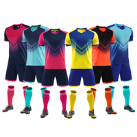Seragam Sepak Bola Latihan Kustom Cepat Kering Lengan Pendek 2425 Set Lengkap Tim Pria Semua Musim 100% Poliester