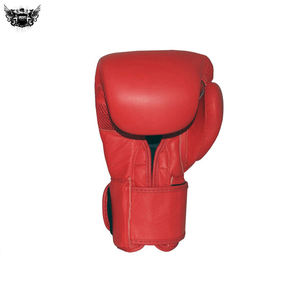 Guantes de boxeo profesionales de 10oz de nueva fabricación con logotipo personalizado, guantes de kick boxing de entrenamiento de cuero PU, función de perforación para adultos - Product Image 5