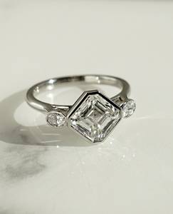 Ensemble de lunette 2.83 Ct Asscher Cut Moissanite Bague de fiançailles Moderne Minimaliste Moissanite Diamant Vintage Inspiré Asscher Cut Ring - Product Image 1