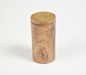 โหลไม้ทรงกระบอกพร้อมฝาแกะสลักทรงโถเก็บแบบหมุนได้โดยตรงจากโรงงาน - Product Image 1