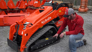 รถตักตีนตะขาบขนาดเล็ก Kubota SCL1000 สีแดง ระบบเกียร์ขับเคลื่อน ประสิทธิภาพสูง - Product Image 6