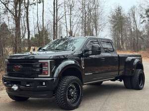 Ford F-450 Super Duty Platinum Diesel Turbo Manuel 2019 d'occasion, conduite à gauche, pneus R18, intérieur foncé, sièges en tissu, à vendre - Product Image 4
