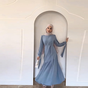 open cut Arabic <b>maxi</b> <b>dresses</b> with cultural elegance in <b>silk</b> are available in bulk for wholesale buyers - Product Image 3