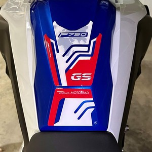 Kit di 3 Adesivi su Misura per Protezioni Serbatoio Moto BMW F750 GS 2021-2023 - Product Image 2