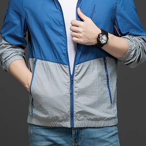 เสื้อแจ็คเก็ตผู้ชาย OEM สำหรับฤดูหนาว มีฮู้ด แต่งสีตัดกัน โลโก้ด้านหน้า เหมาะสำหรับกิจกรรมกลางแจ้ง ป้องกันแสงแดด ระบายอากาศได้ดี แห้งเร็ว คุณภาพสูง แฟชั่น - Product Image 5