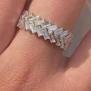 สายรัดมอสซาไนต์เงินสเตอร์ลิงของผู้ชายมีช่องตัดที่สวยงามออกแบบด้วยการเชื่อมโยงทางเรขาคณิตเครื่องประดับที่หรูหราทันสมัย - Product Image 2