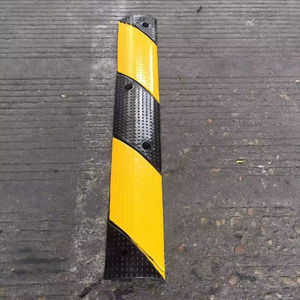 Reductor de Velocidad de Goma Wesure, 1000x300x50mm, Resistente, para Control de Tráfico Industrial, Amarillo y Negro, Duradero, Larga Vida Útil - Product Image 2