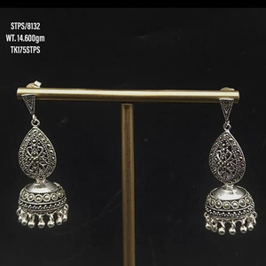 Nouveauté 2023 Boucles d'oreilles pendantes épingle de sûreté en argent sterling 925 oxydé avec CZ pour femme, par Iroc Sales, à prix de gros, cadeau de fête - Product Image 1