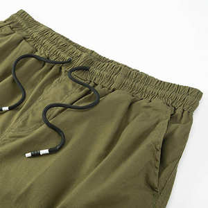 Shorts cargo modernes de qualité supérieure pour hommes en tissu 100% coton, séchage rapide, taille élastique pour un confort parfait et une coupe élégante - Product Image 6