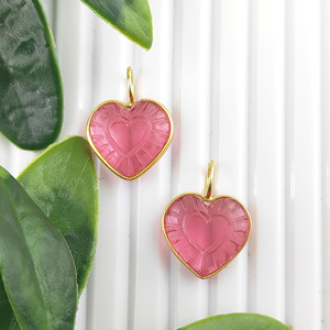 Colgante de piedras preciosas con ajuste de bisel en forma de corazón de turmalina rosa con chapado en plata esterlina para ocasiones de hinduismo - Product Image 1
