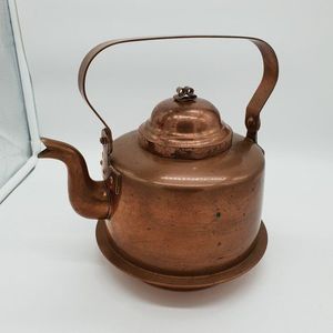 Hervidor de cobre de diseño antiguo elegante con mango de madera y textura golpeada a mano para uso en estufa inspirado en el patrimonio - Product Image 4