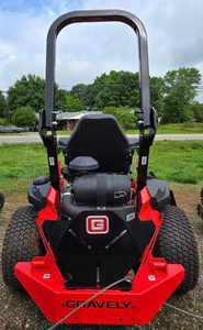 Tondeuse autoportée Gravely XT Zero Turn 28V 4 temps de qualité industrielle pour une expérience de coupe de gazon optimale - Product Image 4