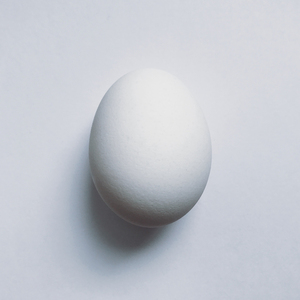 Huevos Frescos de Gallina de Mesa, Marrones y Blancos, de Alta Calidad, Recogidos Cuidadosamente, Gallinas Saludables que Garantizan la Máxima Frescura, Tailandia - Product Image 3