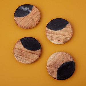 Ensemble de dessous-de-verre ronds en marbre noir et en bois avec une finition moderne et luxueuse pour la décoration de la maison et une présentation élégante de la table - Product Image 1