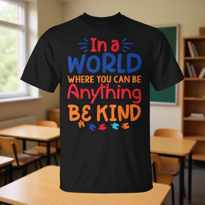 Camiseta Be Kind para profesores en un mundo donde puedes ser cualquier cosa, diseño con mensaje Be Kind - Product Image 3
