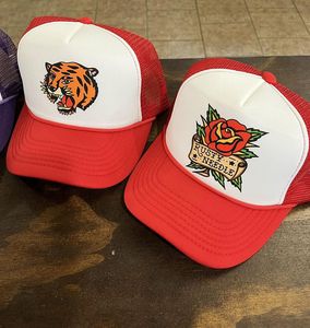 Vente en gros de casquettes de baseball brodées avec logo personnalisé casquettes de baseball en mousse blanche avec panneau avant en coton style de performance à la mode - Product Image 1