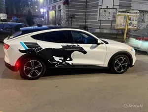 NEAT 2021, Mustang Mach-E 98 kWh I, Bajo kilometraje, Transmisión automática, Techo solar panorámico, Luces LED, Luces diurnas LED - Product Image 3