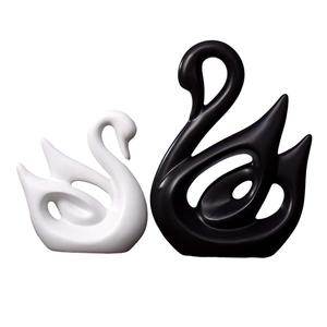 Couples noir grand et blanc petit cygne Sculpture intérieur décoration de la maison personnalisé oiseaux Sculpture événement fournitures cygnes élégants - Product Image 4