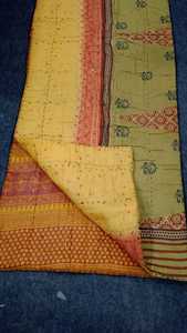 Courtepointes brodées kantha sur mesure en tissus recyclés, idéales pour les magasins de décoration intérieure à revendre - Product Image 4