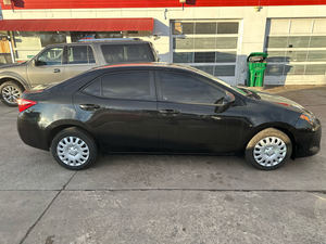 2017 Toyota Corolla LE Sedan usado Interior oscuro caja de cambios Manual automática asientos de cuero aleación de aluminio R17 Gas eléctrico - Product Image 6