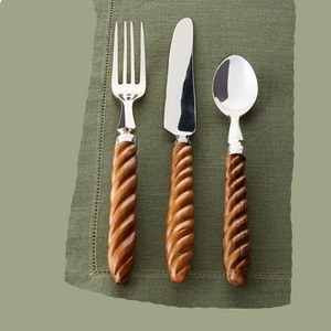 Ensemble de couverts en acier inoxydable plaqué or avec manche martelé fait main, style occidental et différents designs, pour la maison et l'hôtel - Product Image 6