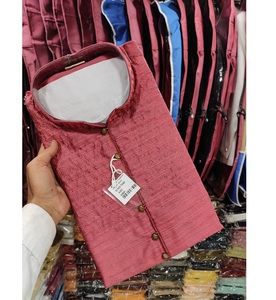 Kurta étnico tradicional de seda suave para hombres con ajuste cómodo y aspecto festivo elegante de la India - Product Image 2