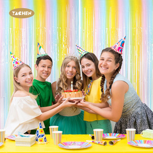 YACHEN Tenda di Lamina Iridiscente con Frange <span class=keywords><strong>Arcobaleno</strong></span> 2m x 1m, Spedizione Veloce, Sfondo in Lamina Iridiscente per Compleanno, Laurea, Ringraziamento - Product Image 4
