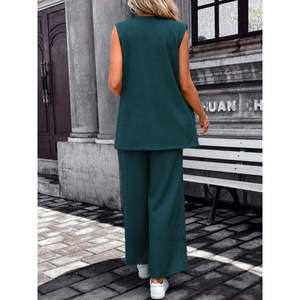 Ensemble deux pièces pour femme, veste sans manches à col ouvert et poches en crêpe chatoyant et pantalon, 36465 - Émeraude - Product Image 3