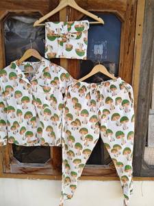 Conjunto de Pijama de Algodón con Estampado Floral Hecho a Mano, Ropa de Dormir para Mujer, Conjunto de Pijama para Damas de Honor Hecho a Mano - Product Image 5