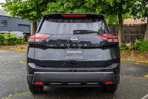 Encantadora Nissan Rogue S SUV Crossover AWD 2024 Usada, Color Negro Carbón - Product Image 5